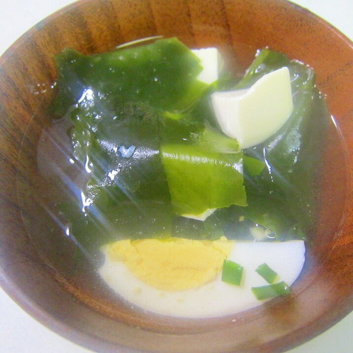 豆腐と茹で卵と若芽小葱スープ